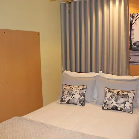 לינה וארוחת בוקר Residencial Paranhos פורטו