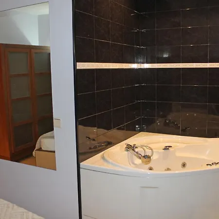 לינה וארוחת בוקר Residencial Paranhos 2*